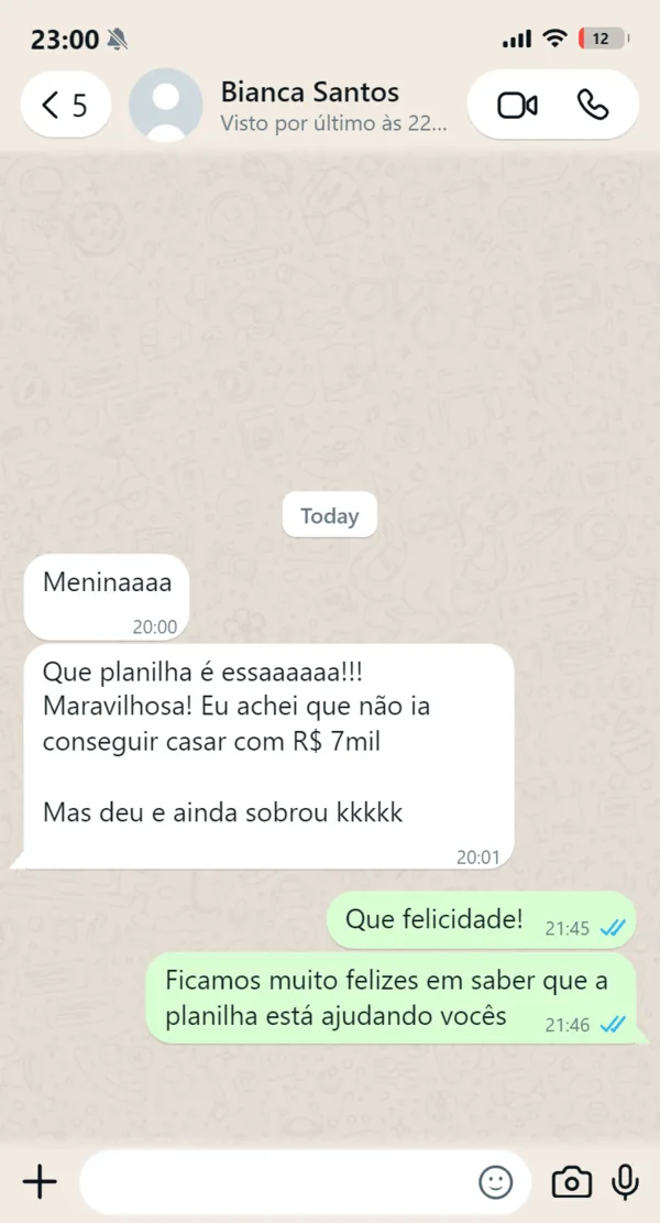 Mensagem de uma noiva no WhatsApp contando que conseguiu casar com o orçamento que tinha